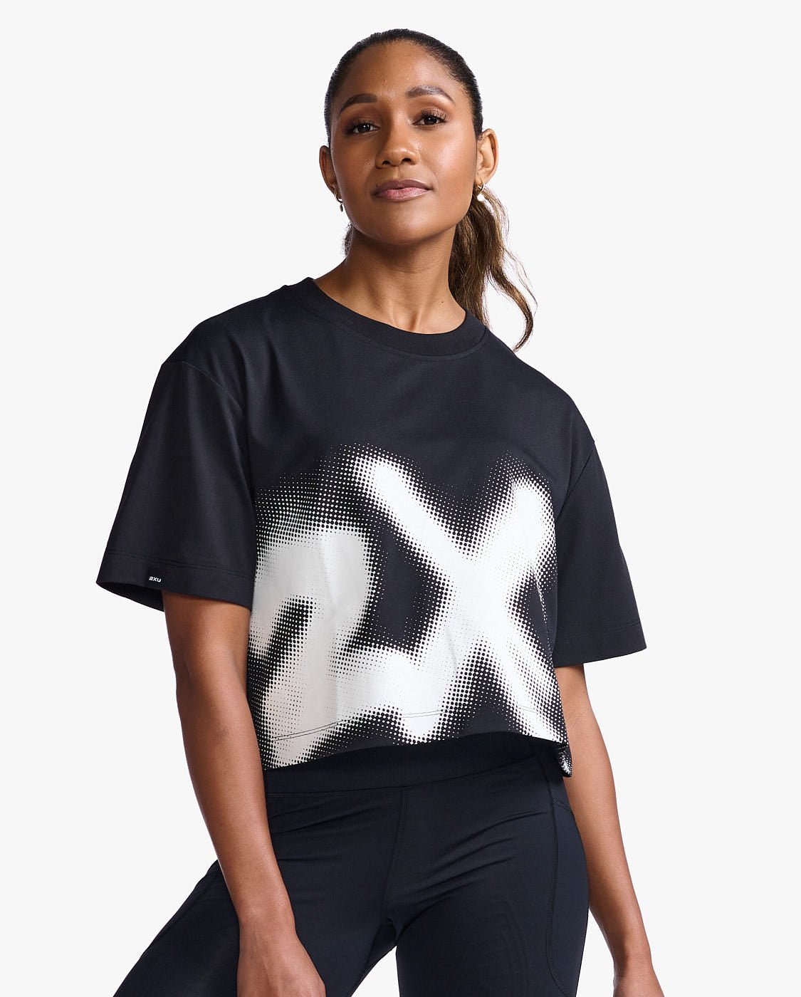 2XU WR6994A Form Crop Women's Running T-Shirt (Black/White) | Cycling Gears Hub - Cycling Gears Hub
