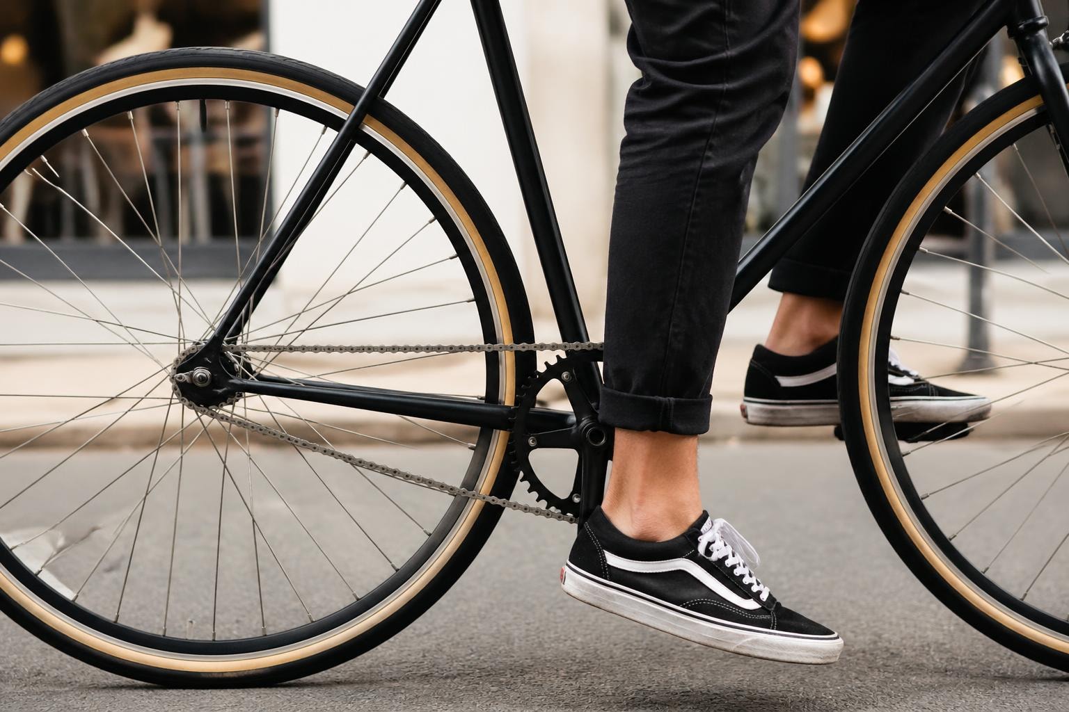 Fixed Gear Bike Guide: Benefits, Riding Tips & More