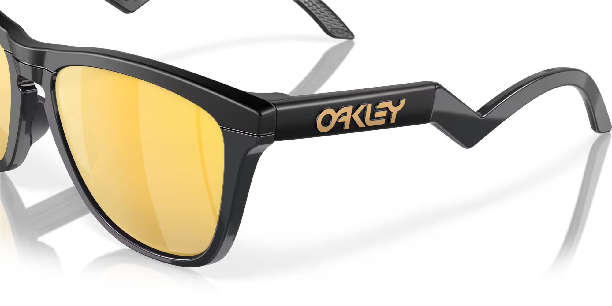 Oakley Frogskins™ Hybrid Sunglasses – Prizm 24K Polarized Lens with Matte Black Frame