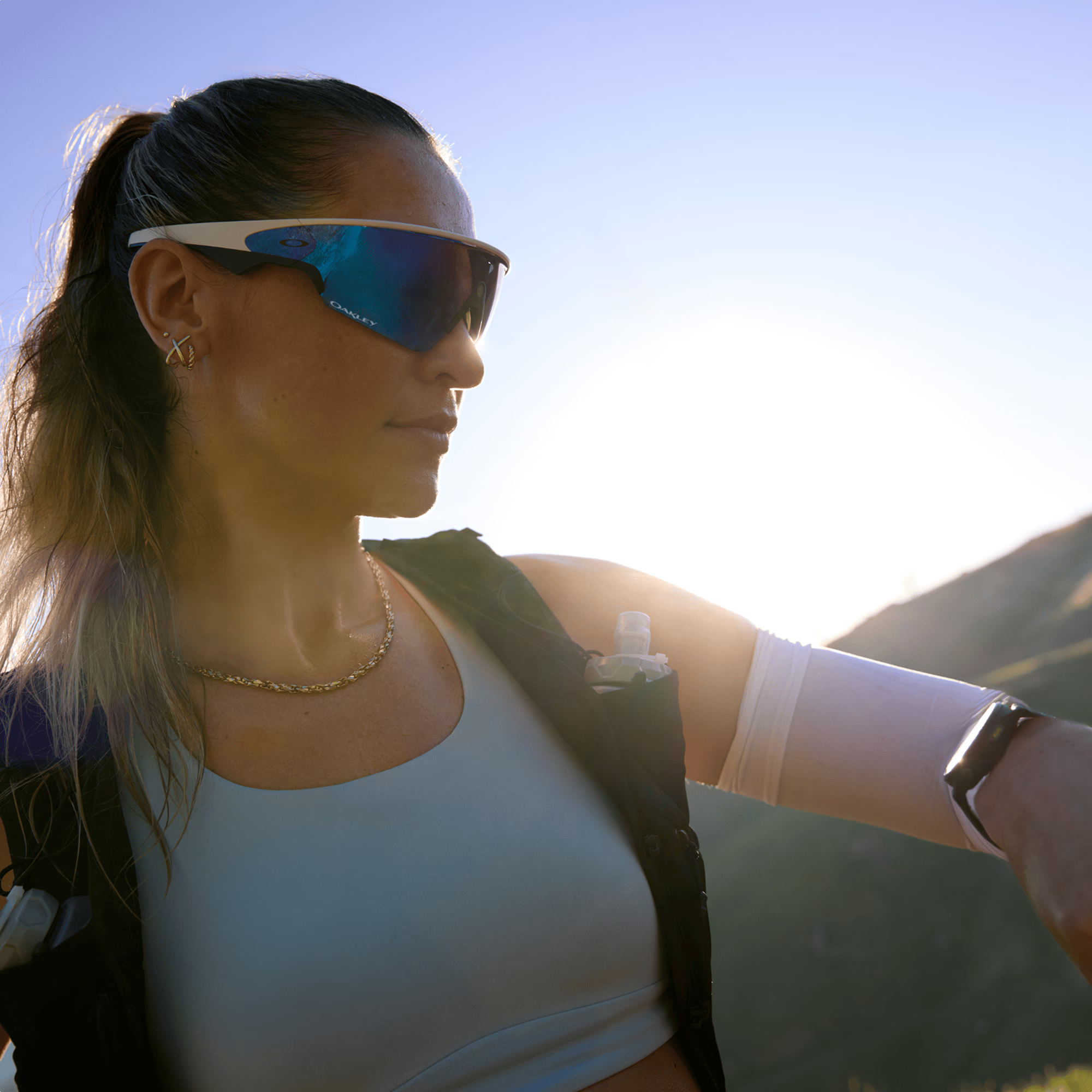 Oakley Meta Vanguard Smart Glasses – Prizm Sapphire Lenses with White Frame (AI Performance Series)
