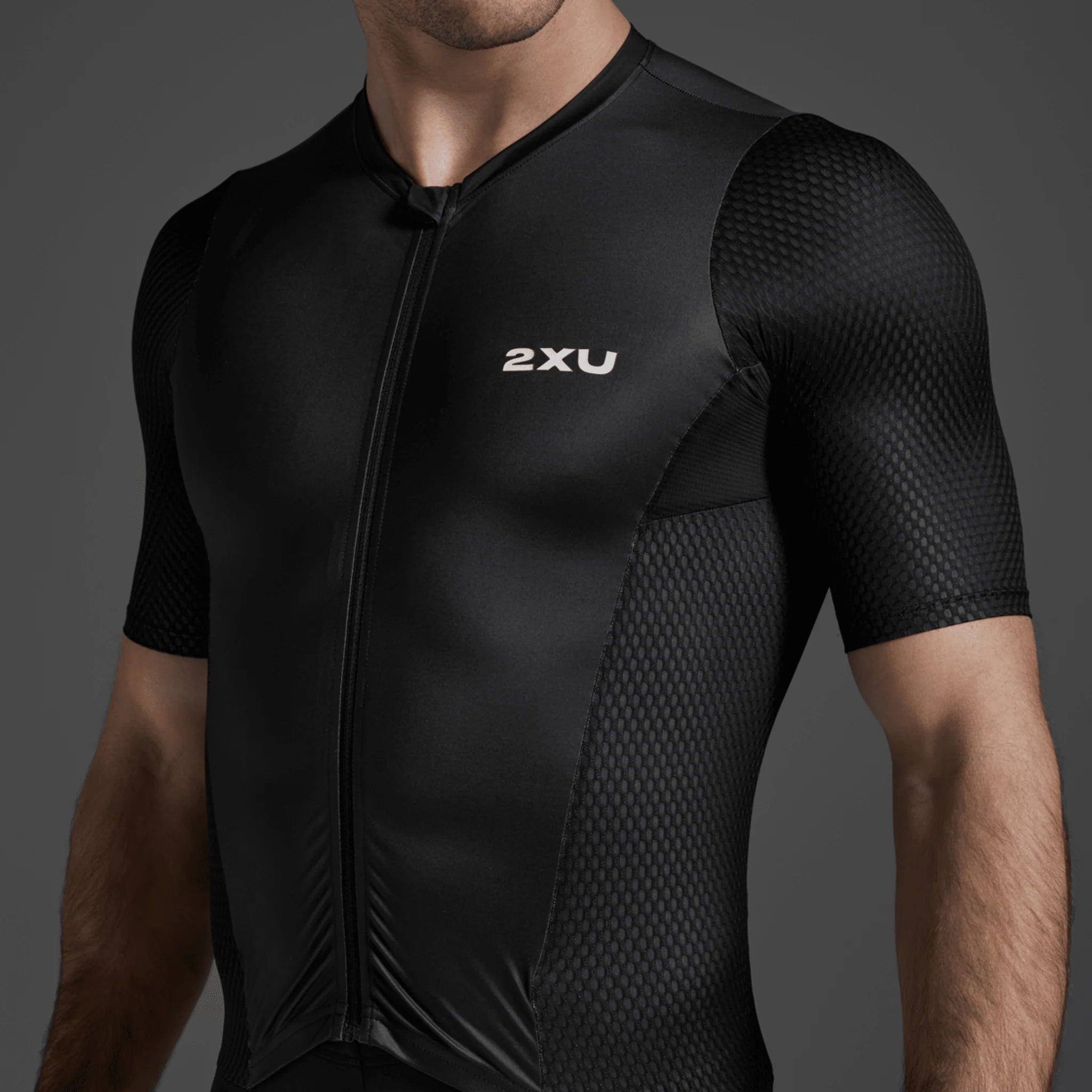 2XU Aero Hex Sleeved Trisuit Black White MT7394D Mens Triathlon Suit Compression Aero Race Wear