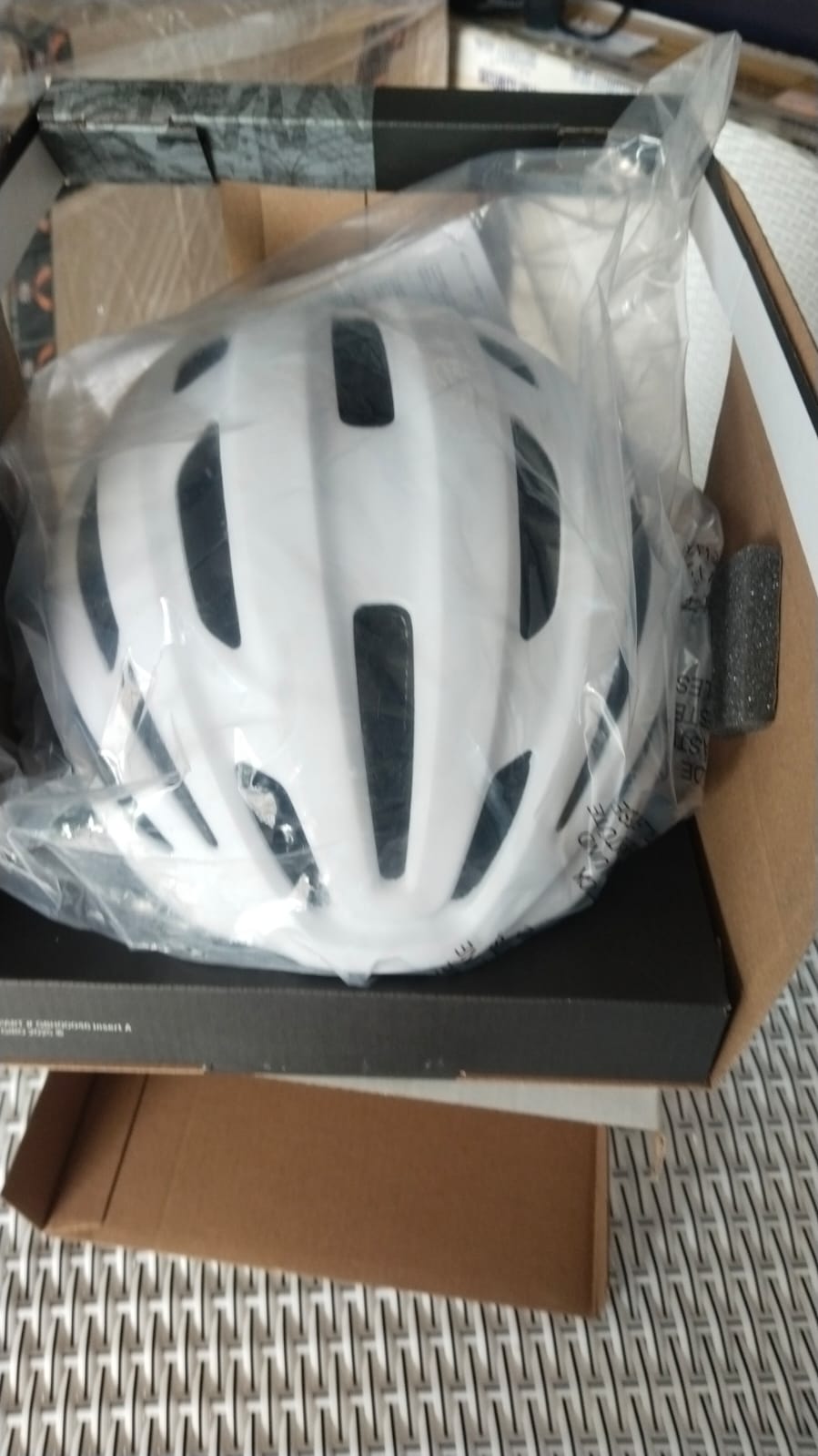 Giro Isode MIPS II Road Cycling Helmet – Matte White | Cycling Gears Hub