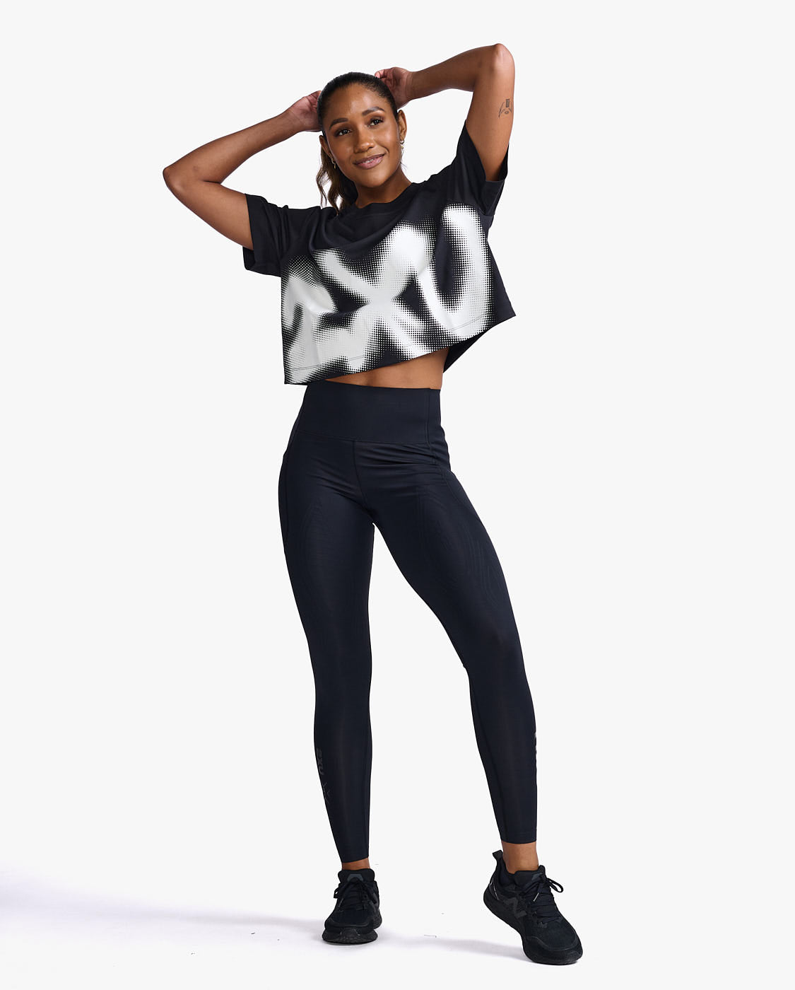 2XU WR6994A Form Crop Women's Running T-Shirt (Black/White) | Cycling Gears Hub