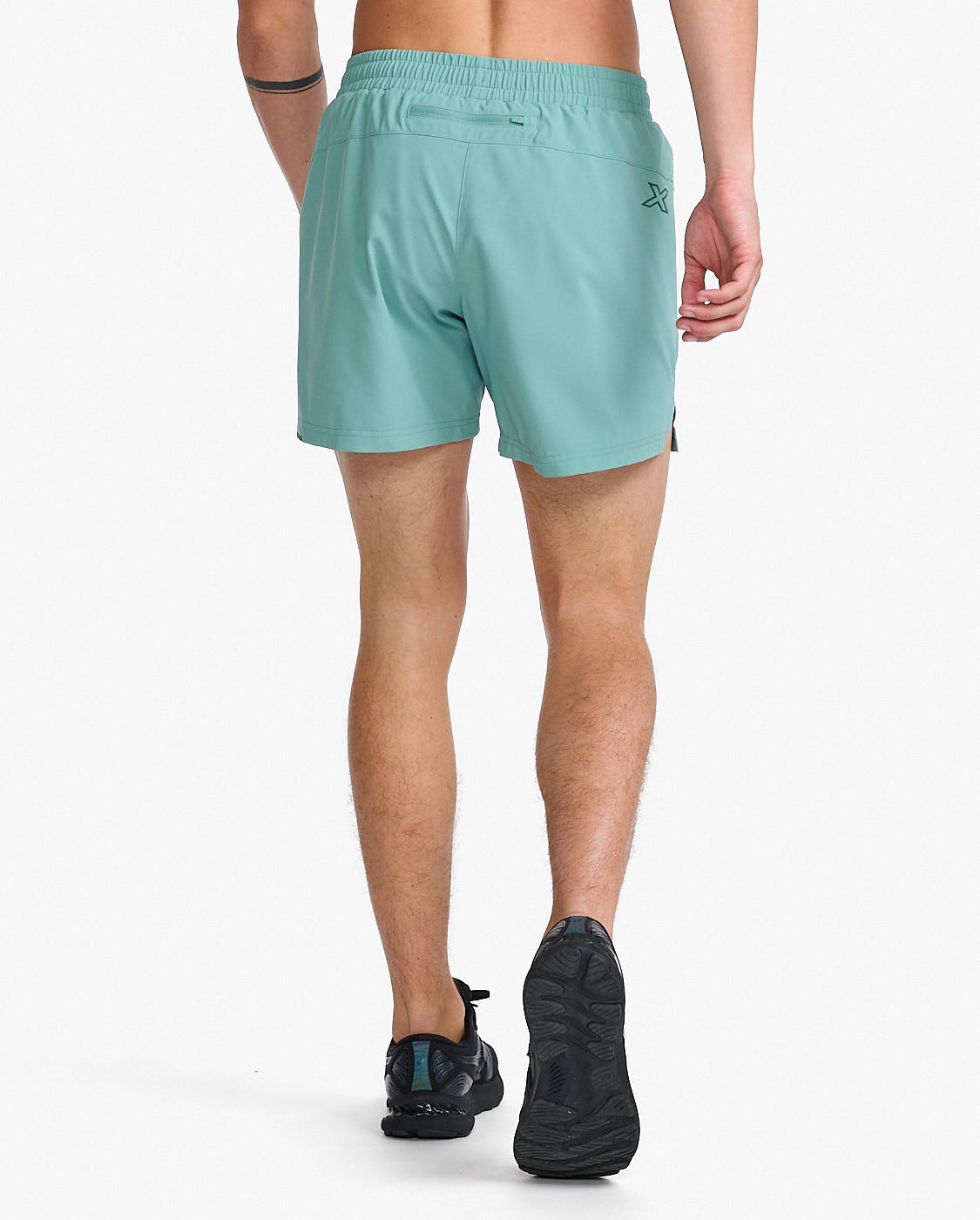 2XU Aero 5 Inch Men's Running Shorts (Raft/Pine Reflective) | Cycling Gears Hub