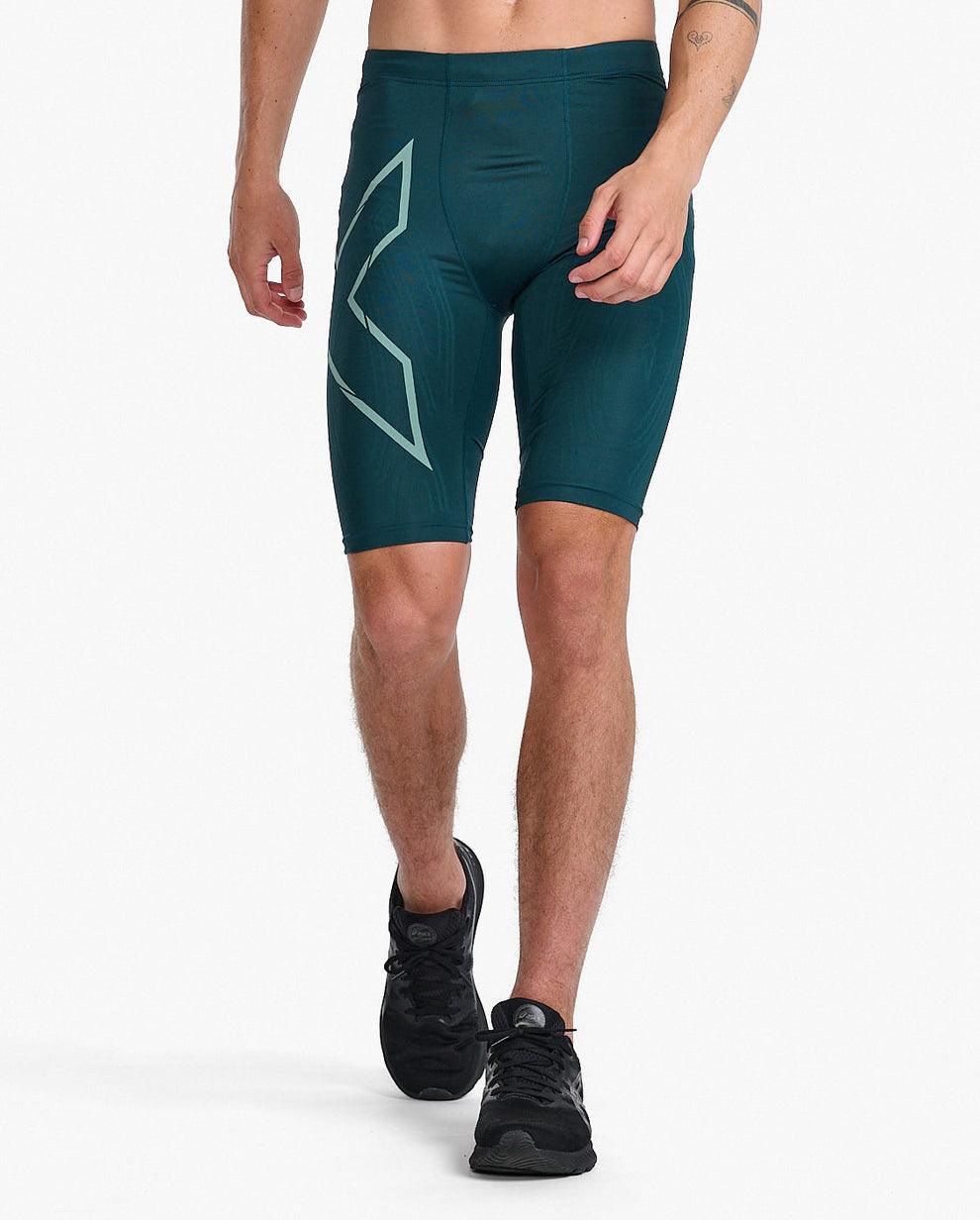 2XU MA5331B Light Speed Men's Compression Shorts (Pine/Raft Reflective) | Cycling Gears Hub