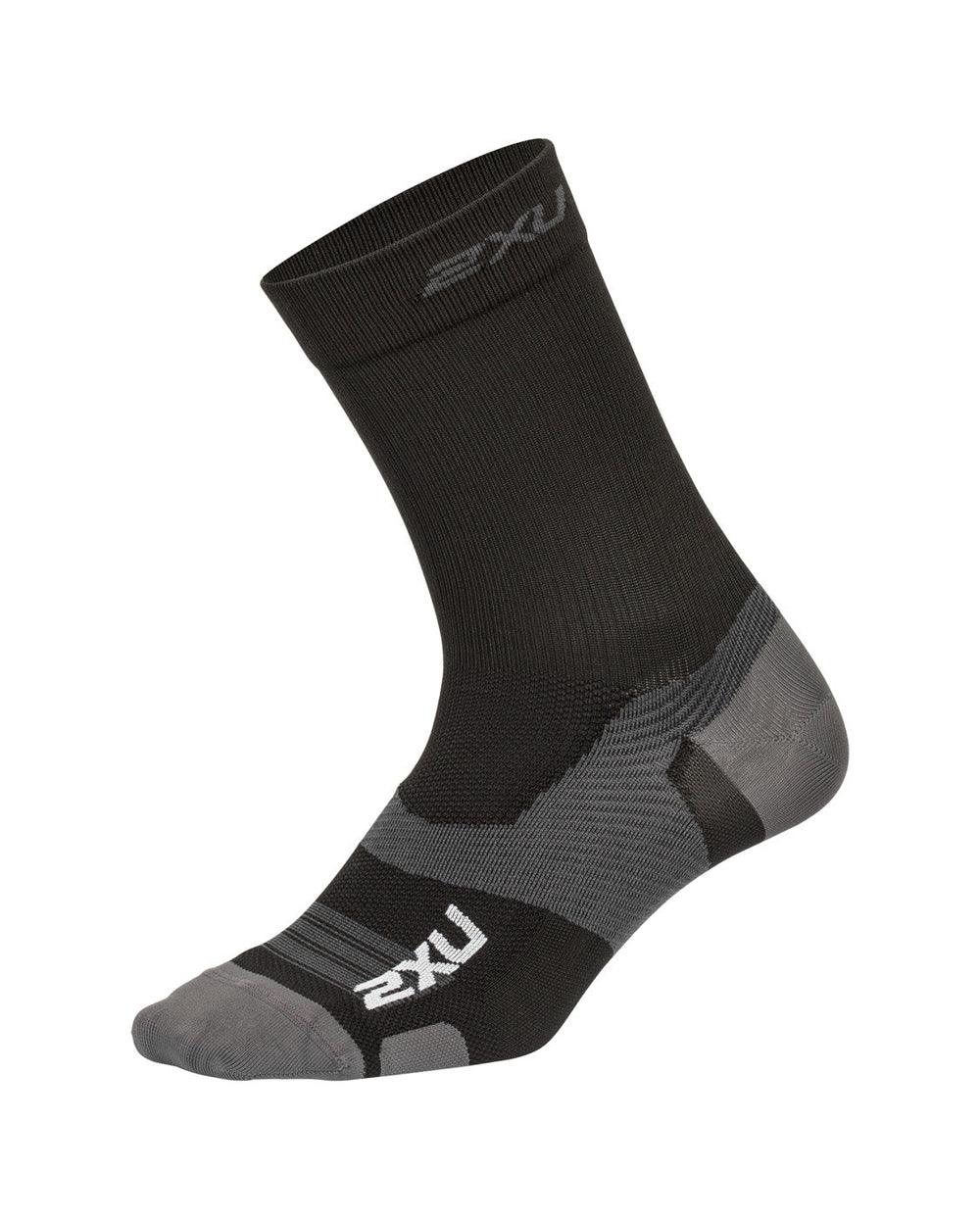 2XU UA7029E Vectr Ultralight Crew Unisex Running Socks (Black/Titanium) | Cycling Gears Hub