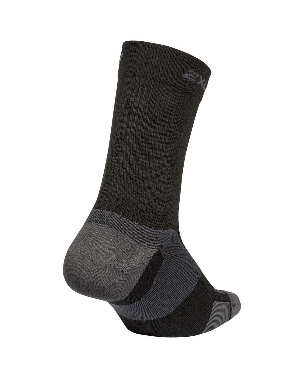 2XU UA7029E Vectr Ultralight Crew Unisex Running Socks (Black/Titanium) | Cycling Gears Hub