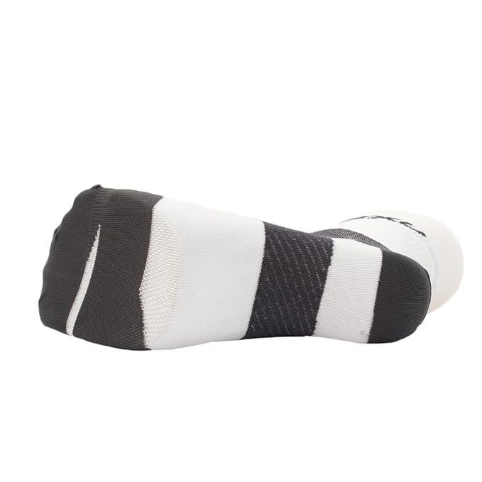 2XU UA5051E Vectr Ultralight Crew Unisex Running Socks (White/Grey) | Cycling Gears Hub