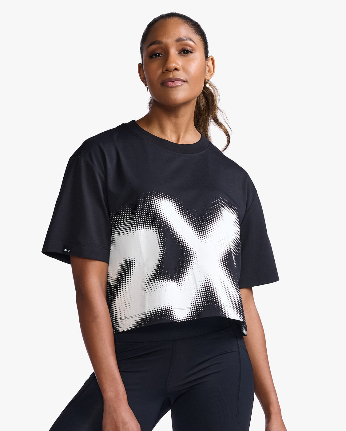 2XU WR6994A Form Crop Women's Running T-Shirt (Black/White) | Cycling Gears Hub
