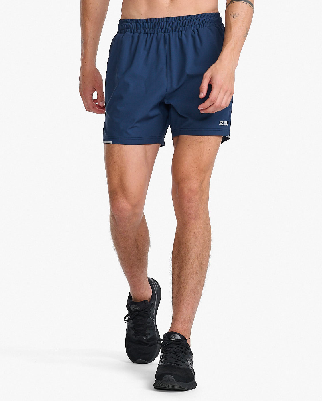 2XU MR6903B Aero 5 Inch Men's Running Shorts (Midnight/Silver Reflective) | Cycling Gears Hub