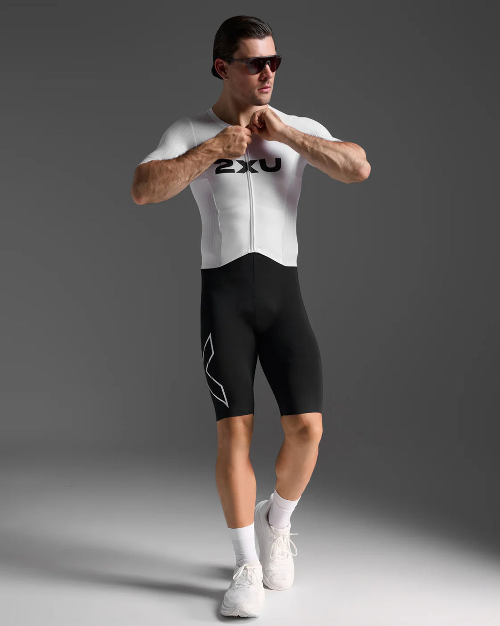 2XU Light Speed React Sleeved Trisuit White Black MT7393D Mens Triathlon Suit Compression Aero Race Wear