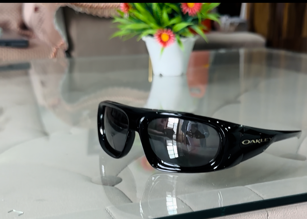 Oakley De Soto Sunglasses – Prizm Black Lenses with Polished Black Frame