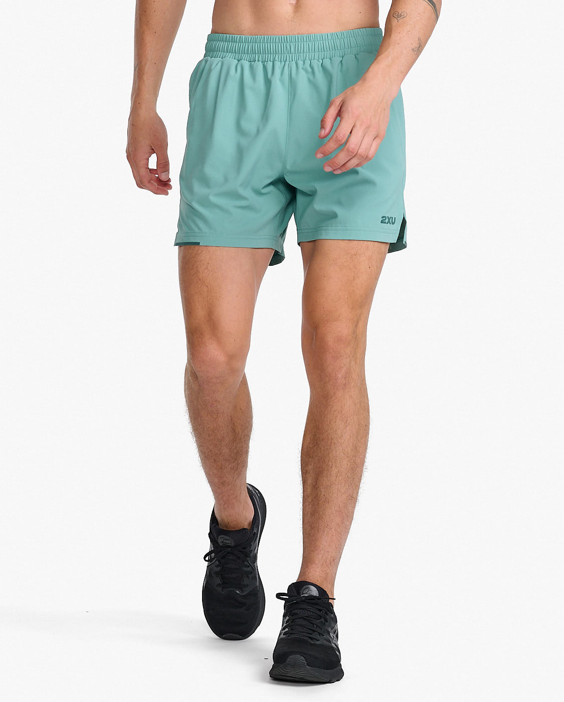2XU Aero 5 Inch Men's Running Shorts (Raft/Pine Reflective) | Cycling Gears Hub
