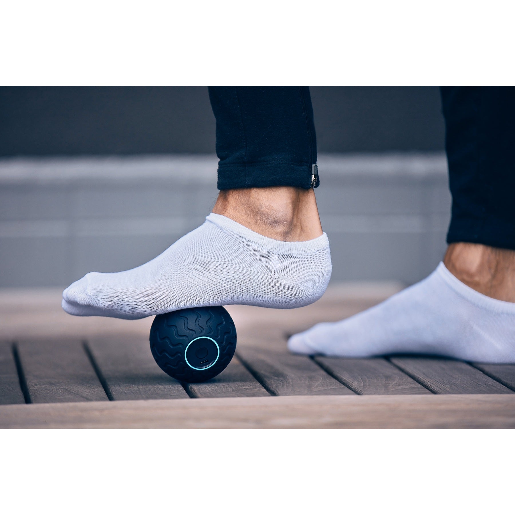 Therabody WaveSolo - Compact Vibrating Foam Roller for Muscle Recovery & Deep Tissue Massage - Black|Cycling Gears Hub