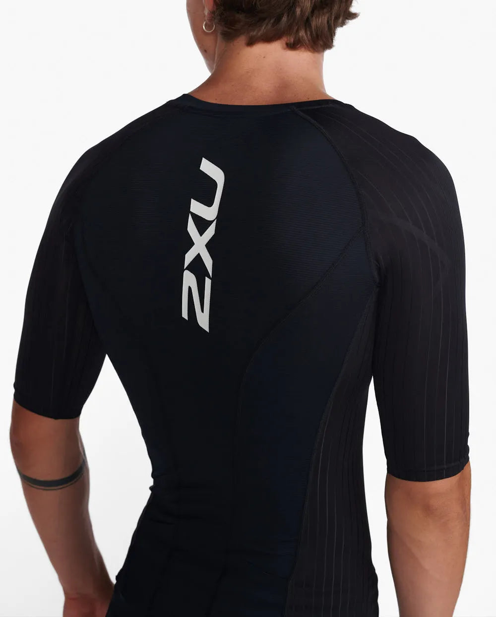 2XU MT6662A Aero Tri Sleeved Men's Triathlon Top (Black/White) | Cycling Gears Hub