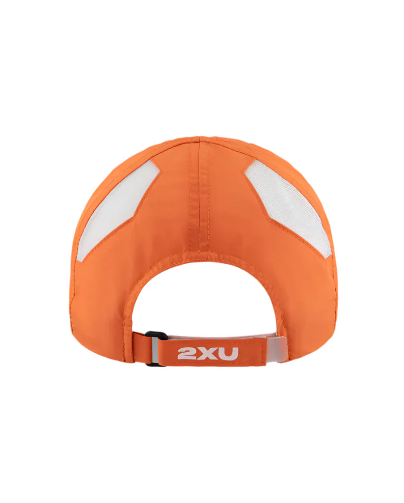 2XU UQ5685F Run Cap (Ember/White) | Cycling Gears Hub