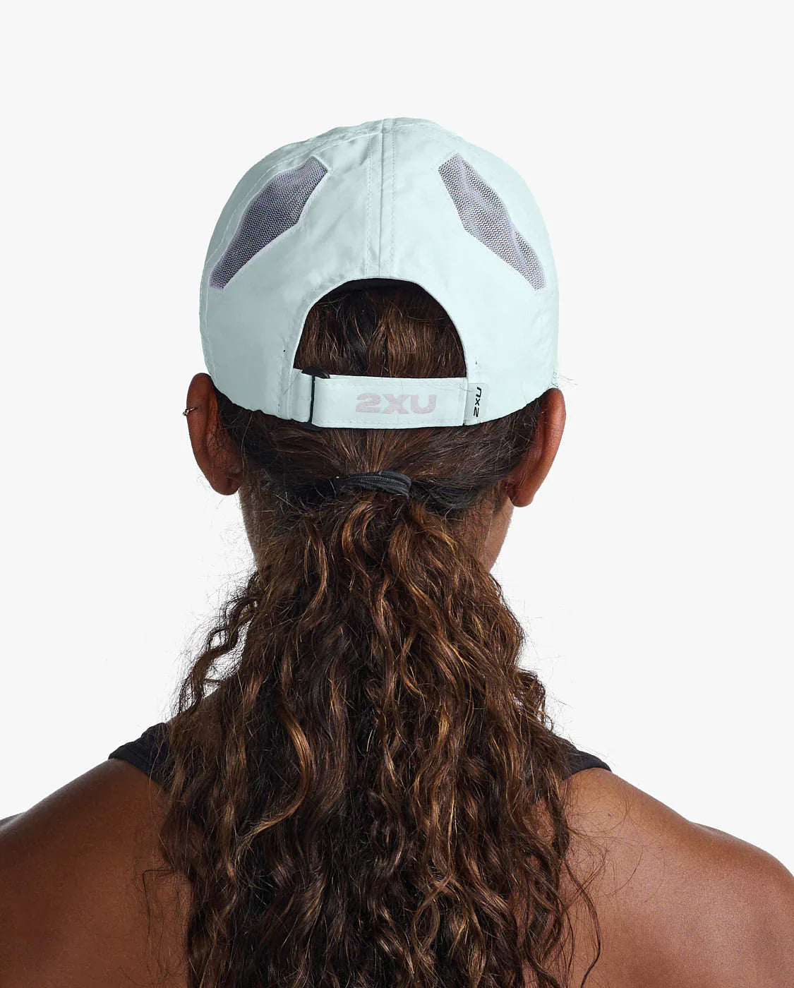 2XU UQ5685F Run Cap (Glacier/White) | Cycling Gears Hub