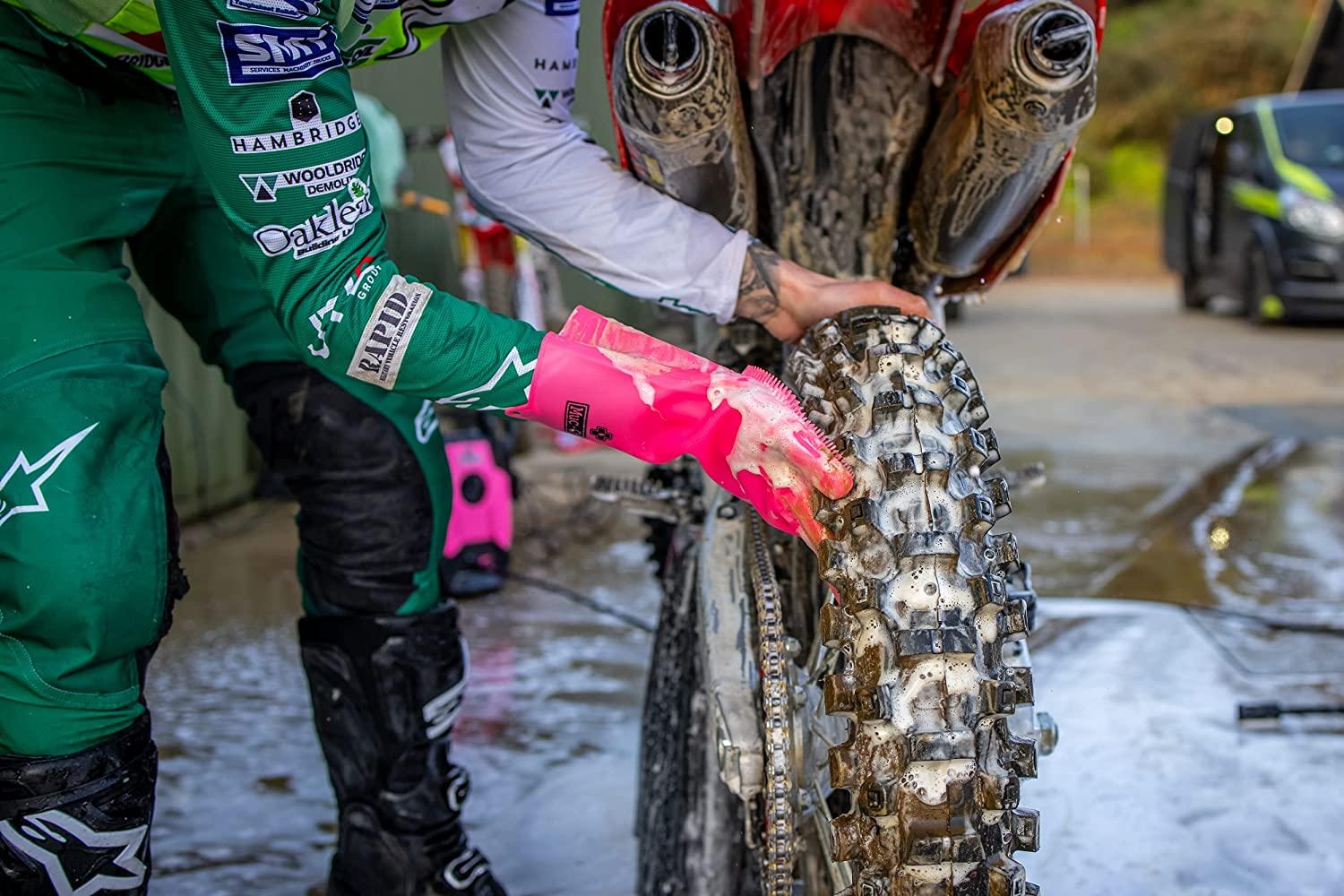 Muc-off Deep Scrubber Gloves (Pink) | Cycling Gears Hub