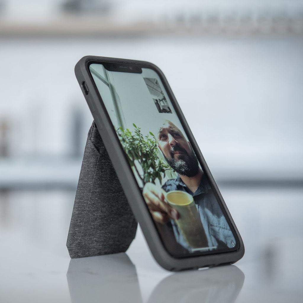 Peak Design Mobile Wallet Stand (Charcoal) | Cycling Gears Hub - Cycling Gears Hub