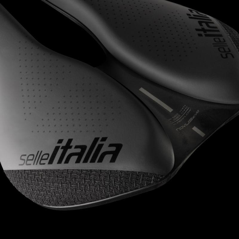 Selle Italia Novus Boost Evo X - Cross Superflow Saddle | Cycling Gears Hub - Cycling Gears Hub
